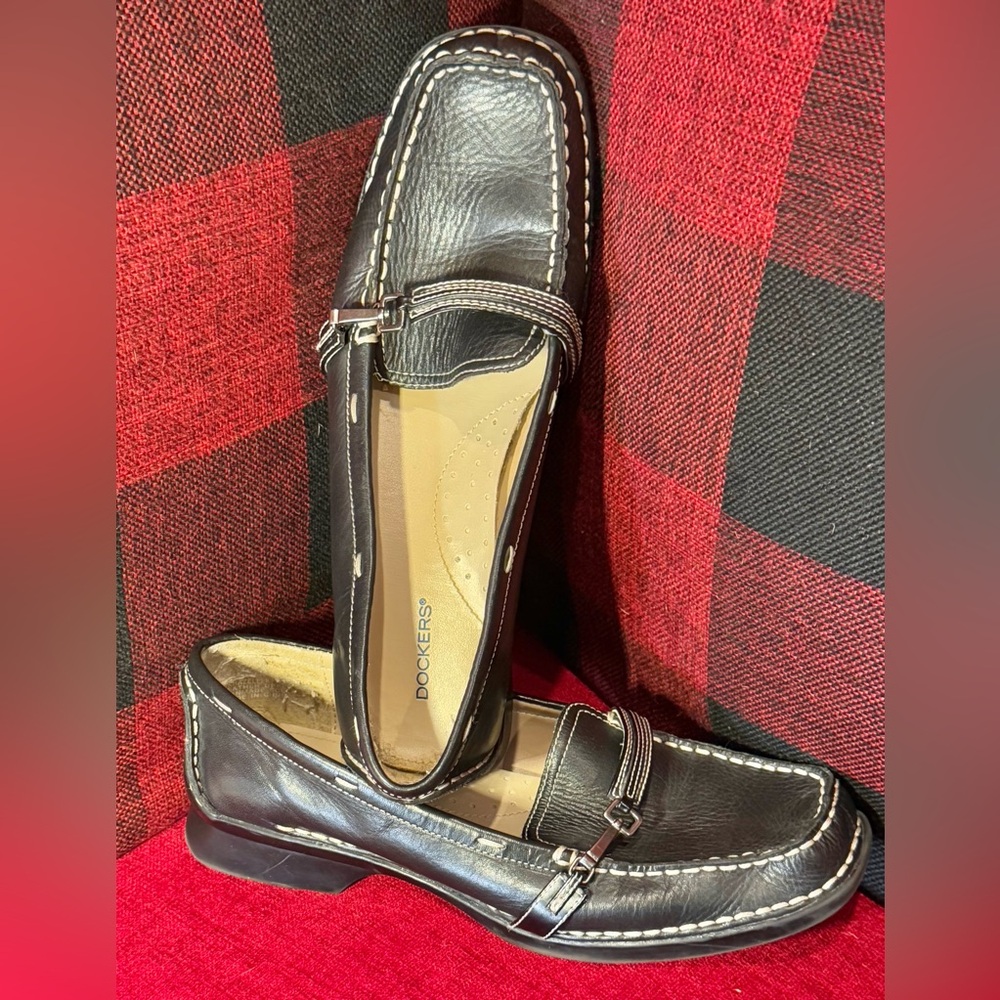 Dockers DkadelineK Loafers black with white stitching. Size 10